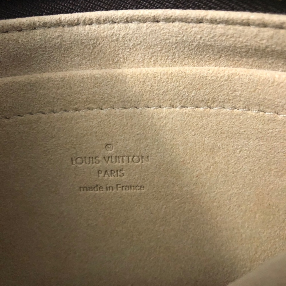 LOUIS VUITTON Pochette Milla - Picture 6 of 10